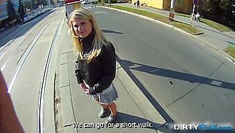 Rasierte Muschi-Teenagerin Wird In Amateur-Video Zum Outdoor-Sex Verführt