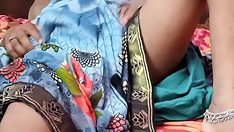 Bhabhi Indiana Quente Desfruta De Sexo Áspero E Orgasmo No Campo