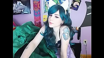 Kitty'S Tantalizing Webcam Performance: A Sensual Exploration Of Self-Pleasure