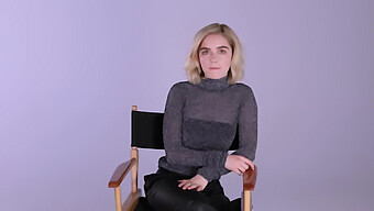 Kiernan Shipka Na Ljubkem Tekmovanju V Samozadovoljevanju