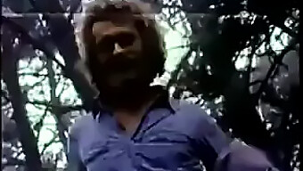 यंग एंड लॉस्ट: एक रनवे टीन की क्लासिक कहानी (1975)