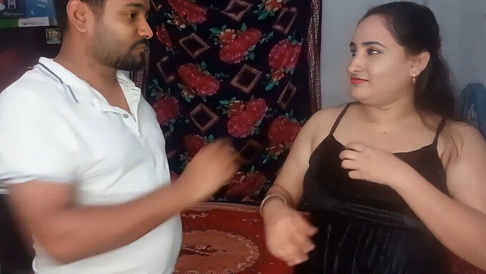 زوج بابي يمسكها في العمل مع رجل آخر ويثيره ذلك.