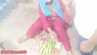 18-Year-Old Indian Girl Gets A Blowjob From A Vegetable Vendor In Clear Hindi Voice