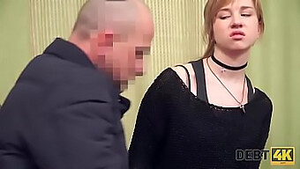 Alice Klay, Une Charmante Rousse, Se Livre À Une Rencontre Chaude Avec Un Collecteur De Prêts, Mettant En Valeur Ses Compétences Orales Et De Chevauchée Dans Une Vidéo Amateur Faite Maison