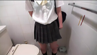 Japanske Videregående Jenter Hengir Seg Til Het Sex Etter Skoletid Og Solospill