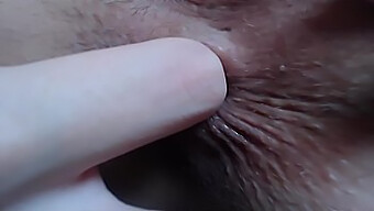 Brincadeira Anal Amadora Com Close-Up Intenso E Dedilhado Profundo