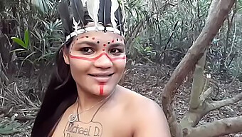 Kenikmatan Anal: Lumberjack Mendapat Penuh Pantat Ketat Tigress