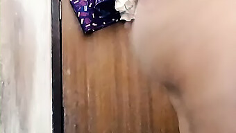 Desi Bhabhi'S Beskidte Fingerleg I Hjemmelavet Video