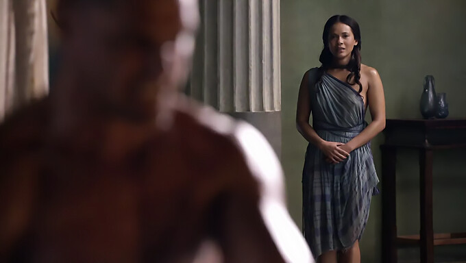 Viva Bianca Ve Lesley-Ann Brandt'In Yer Aldığı Spartacus'Un Ilk Sezonundan Sıcak Sahneler Koleksiyonu