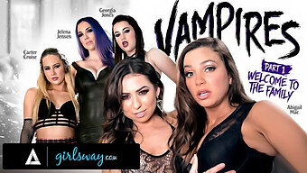 Um Grupo De Vampiras Sexy Se Divertindo E Se Divertindo Em Uma Festa.