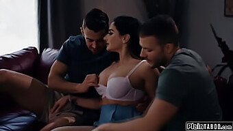 Con Trai Và Bạn Thân Deepthroat Mẹ Kế Trong Video Hd