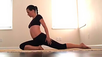 Sessão De Yoga Da Evangeline Lilly Com Um Toque Safado