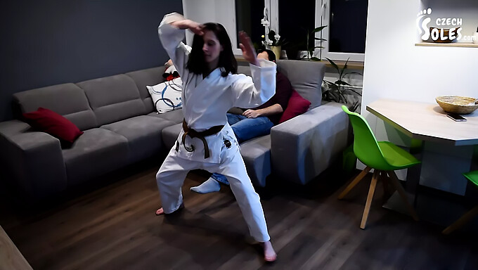 Karate, Dominación De Pies Y Sofocamiento De Pies Para Fetichistas