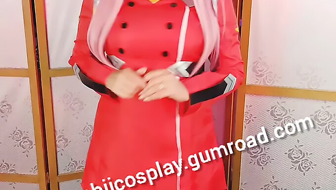 Τα Φυσικά Και Μεγάλα Βυζιά Της Zerotwo Στο Hot Christmas Cosplay