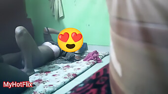 Những Khoảnh Khắc Thân Mật Của Bhabhi Trẻ Tuổi Người Á Được Ghi Lại Trên Camera