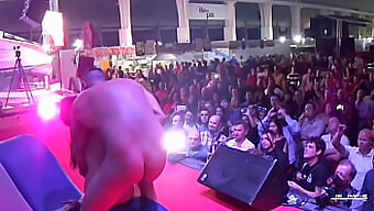 Uma Festa De Sexo Em Grupo Selvagem Com Ação Oral E Hardcore