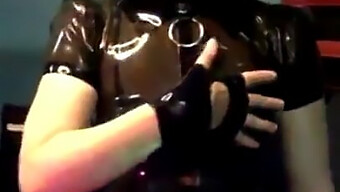 Video Bondage Ad Alta Definizione Con Una Figa Legata E Imbavagliata