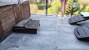 Éjaculation Intense Sur Une Terrasse De Montagne - Climax