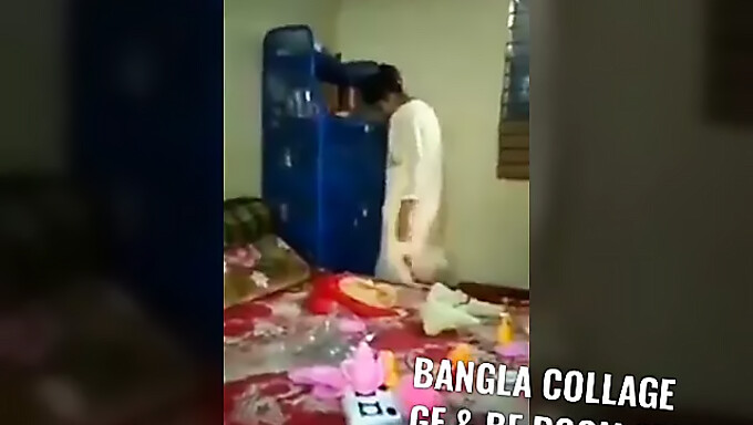 Gorge Profonde Et Action Buccale Dans Une Vidéo D'Université Bangladaise