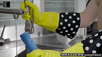 Brazzers Представя Истинската История На Съпругата Си С Елза Джийн, Оса Лавли И Доктор В Сладка И Игрива Сцена.