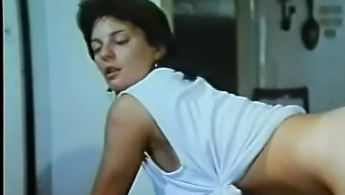 Dorothy Star Bersinar Dalam Video Porno Yunani Klasik 1982 Ini